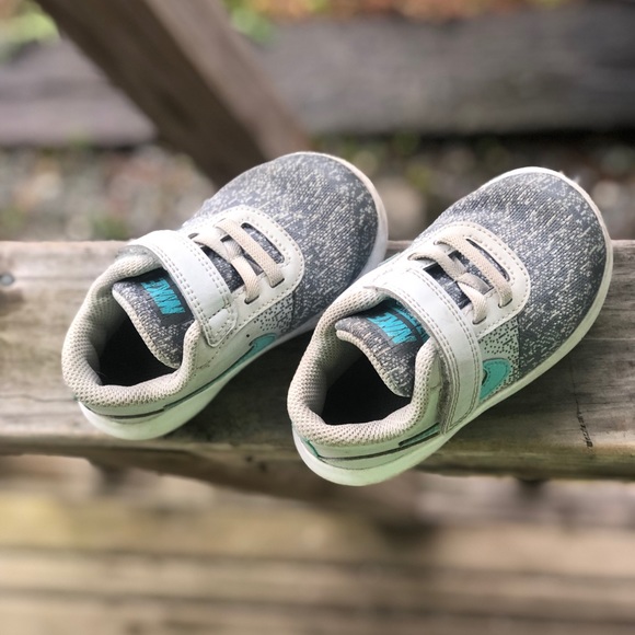 Grey and blue toddler size 6C Nike’s - Picture 2 of 3